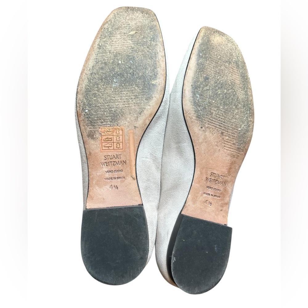 Stuart Weitzman Cream Loafers with Gold Accent - Picture 4 of 5
